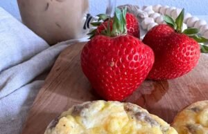 (4 Ingredients) Egg and Sausage Muffins