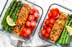15-Minute Meal-Prep Salmon and Asparagus in Garlic Lemon Butter Sauce