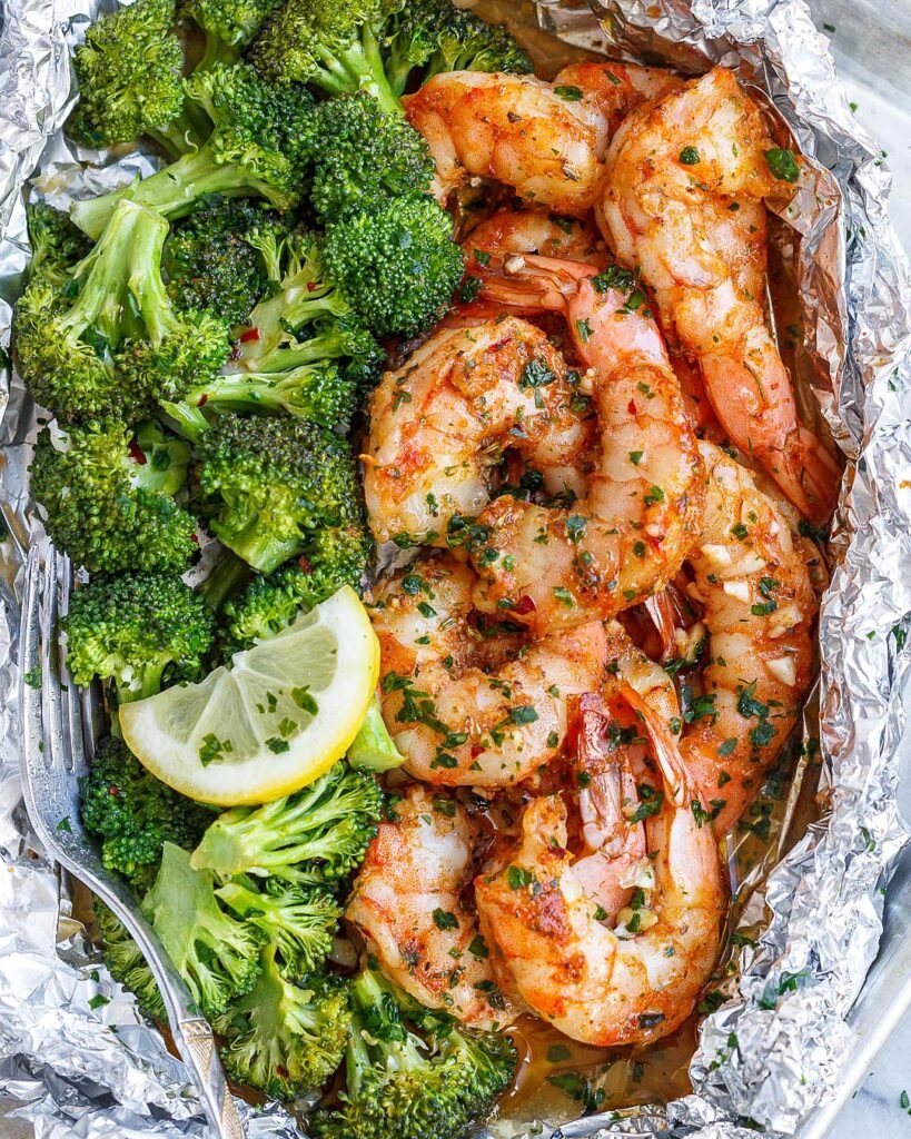 Baked Shrimp and Broccoli Foil Packs with Garlic Lemon Butter Sauce ...