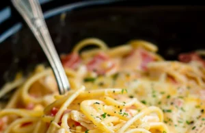 Creamy crockpot chicken spaghetti